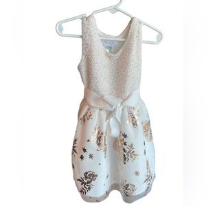 White with gold accent holiday dress size 4